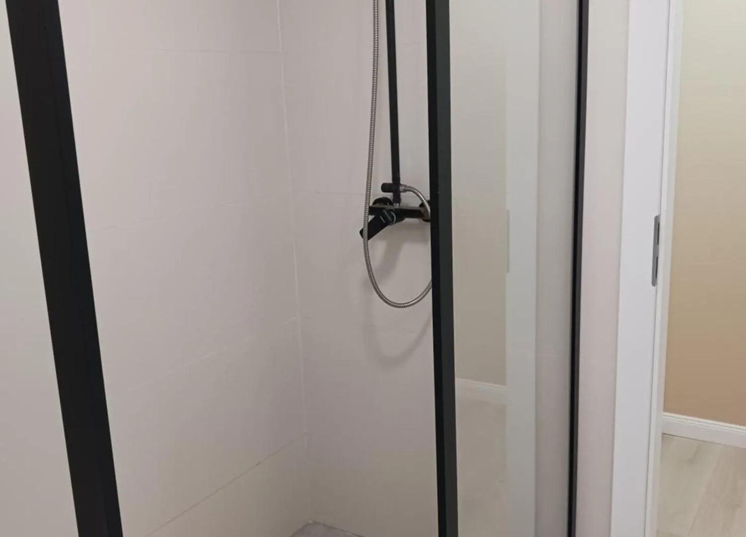 Myky Mouse Nu Primesc Santieristi Si Petrecareti Apartment Bucureşti România