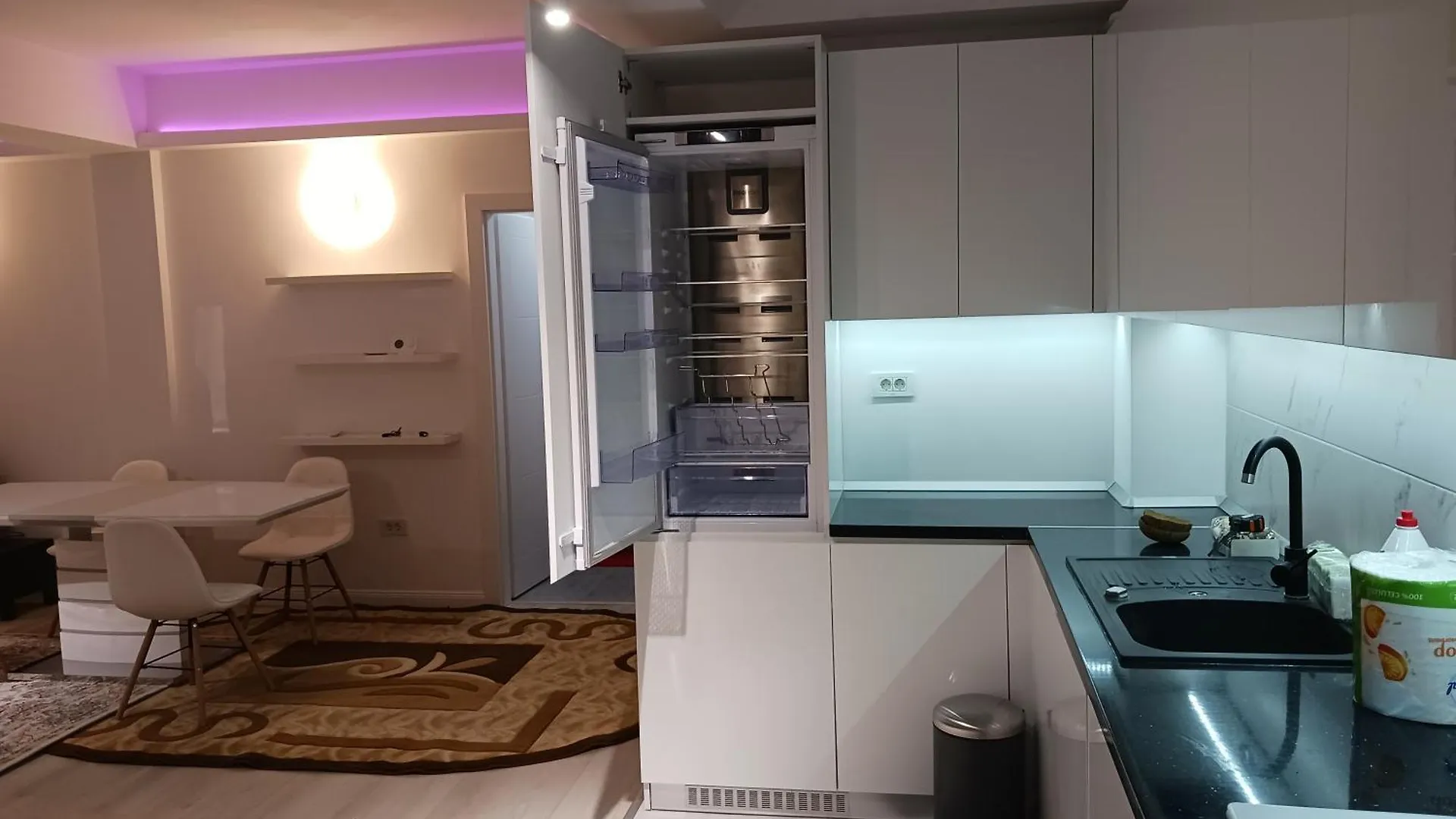 Myky Mouse Nu Primesc Santieristi Si Petrecareti Apartment Bucharest
