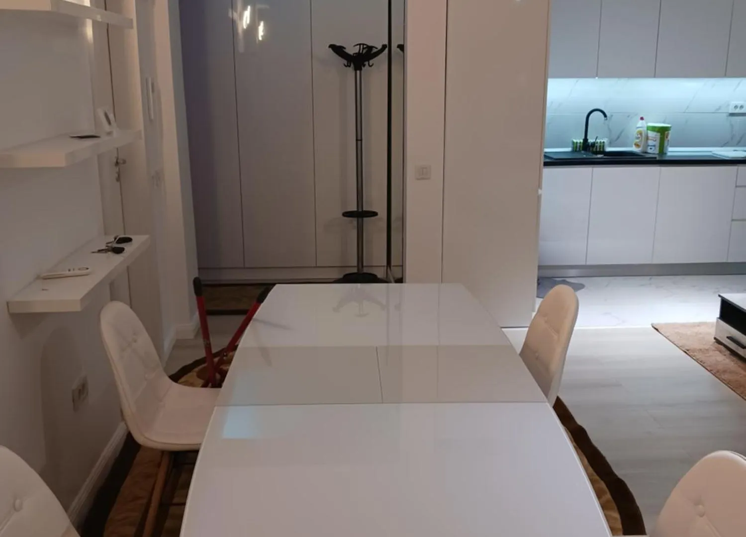 Myky Mouse Nu Primesc Santieristi Si Petrecareti Apartment Bucureşti România